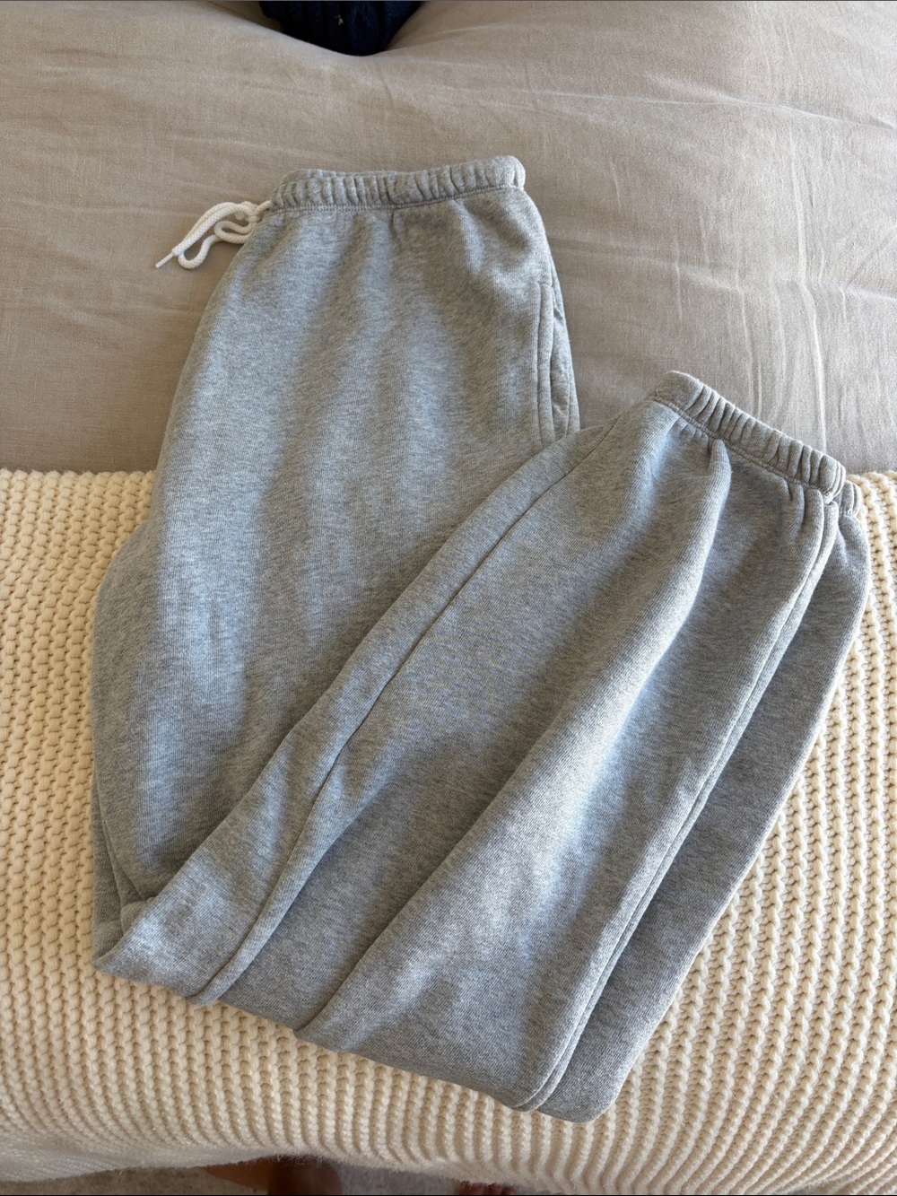 Brandy Melville Sweatpants with Drawstring Waist - Picture 3 of 4